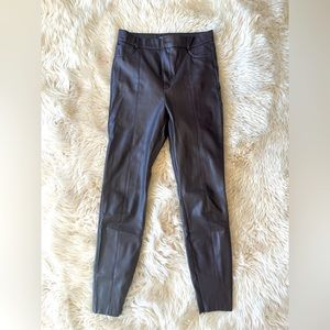 Brown leather pants from ZARA. Skinny fit